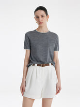 A lady wears a short-sleeved T-shirt.